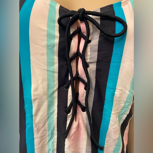 No Boundaries one piece swimsuit size 2X - Picture 3 of 7